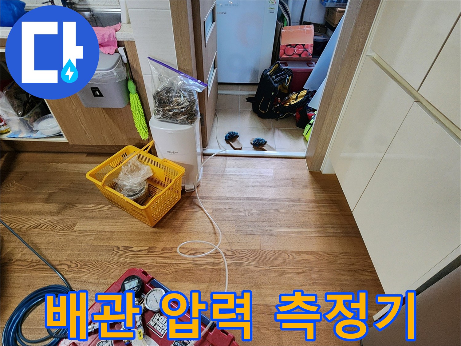 테스트를 위해 연결된-배관용 압력 게이지와 호스